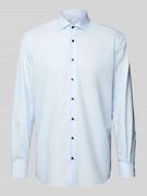Koszule męskie - Koszula biznesowa o kroju comfort fit z kieszenią na piersi - miniaturka - grafika 1