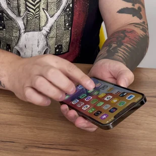 Wozinsky super wytrzymałe szkło hartowane Full Glue na cały ekran z ramką Case Friendly Apple iPhone 11 Pro Max / iPhone XS Max czarny - Szkła hartowane na telefon - miniaturka - grafika 12