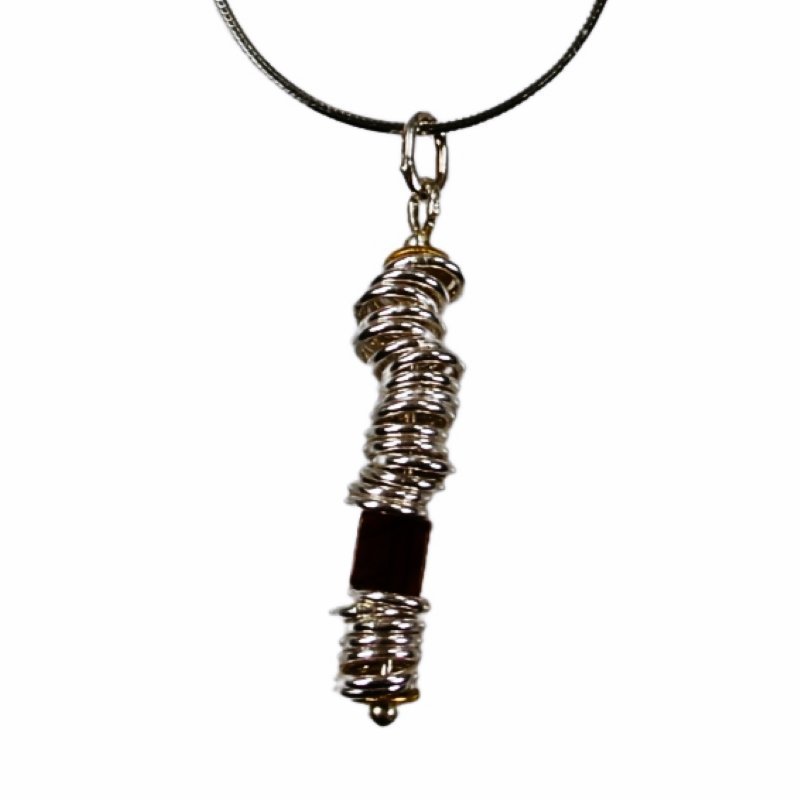 Wisior z wiśniowym bursztynem