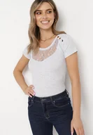 Bluzki damskie - Jasnoszara Bawełniana Bluzka z Koronką przy Dekolcie i Ozdobnymi Guzikami Xomilia - miniaturka - grafika 1