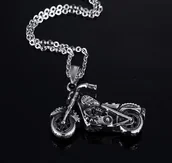 Łańcuszki - Elegancki Naszyjnik Łańcuszek z Motorem Harley Davidson Motor Srebrny Y2K - miniaturka - grafika 1