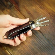 Etui na klucze - Minimalistyczne skórzane etui na klucze uniseks - miniaturka - grafika 1