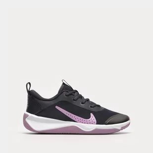 NIKE OMNI MULTI COURT - Buty dla chłopców - miniaturka - grafika 1