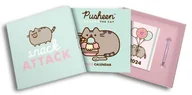 Kalendarze - Pusheen - zestaw na prezent długopis, kalendarz, pamiętnik 2024 - miniaturka - grafika 1