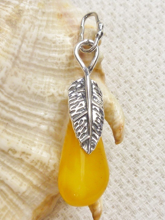 Wisiorek srebrny z bursztynem 604-50