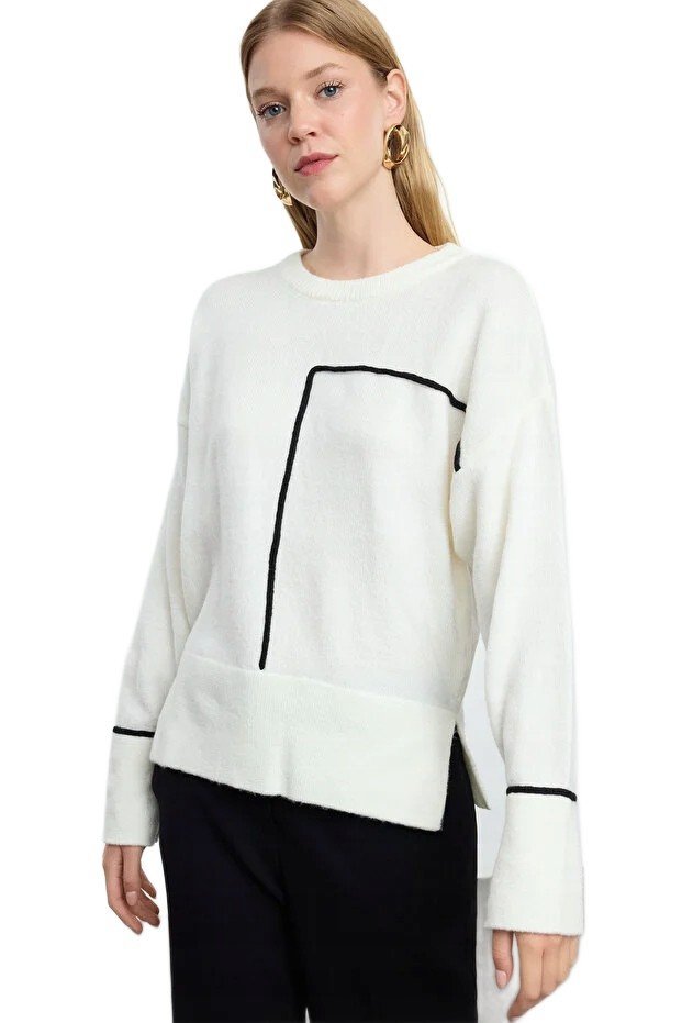 TRENDYOL BIAŁY SWETER DAMSKI Z CZARNĄ LINIĄ I DŁUGIM RĘKAWEM S 5EA*