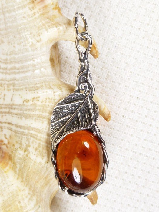 Wisiorek srebrny z bursztynem 626-14