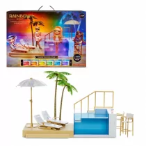 Rainbow High Rainbow High 578475, Pacific Coast Pool & Beach Club zestaw ze zmianą koloru - Światła LED, taras i palmy - Zawiera krzesła, napoje i nie tylko - Kolekcjonerski - Prezent dla dzieci w wieku od 6 lat 578475 - Akcesoria dla lalek - miniaturka - grafika 1