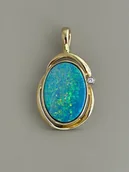 Wisiorki - Wisior z żółtego złota z opalem australijskim i brylantem - miniaturka - grafika 1