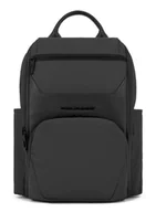 Plecaki - PIQUADRO, Plecak komputerowy i iPad® z tkaniny recycled z paskiem sternum, przewodem zapobiegającym uszkodzeniom, kieszeń na butelkę i RFID chroniącą przed oszustwami, CZARNY, czarne, M, 0 - miniaturka - grafika 1