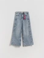 Spodnie i spodenki dla dziewczynek - Reserved - Jeansy super wide leg z breloczkiem - granatowy - miniaturka - grafika 1