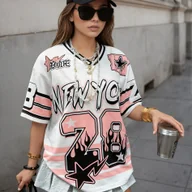 Bluzki damskie - TEMU Damska koszulka z krótkim rękawem w stylu casual z kolorowym bem, w paski, z nadrukiem liter i cyfr, dekolt w serek, wiosna/jesień, odzież - miniaturka - grafika 1