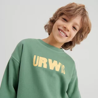 Bluzy dla chłopców - Reserved Reserved - Oversizowa bluza z napisem - Zielony - grafika 1