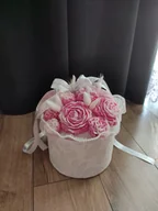 Świece - Box średni biało różowe piwonie jasny róż flower box świec sojowych - miniaturka - grafika 1