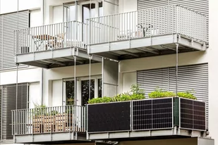 Fotowoltaiczny zestaw na balkon, taras, ogródek on-grid 1000W mikroinwerter+ 2 panele + wyposażenie - Zestawy solarne - miniaturka - grafika 1