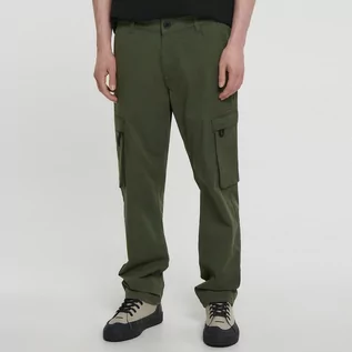 Spodnie sportowe męskie - Cropp - Zielone spodnie straight cargo - Khaki - grafika 1