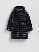 Kurtki i płaszcze dla dziewczynek - Reserved - Pikowany płaszcz z metalicznym połyskiem - czarny - miniaturka - grafika 1