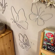 Wyposażenie pokoiku dziecięcego - Drewniane motylki na ścianę - miniaturka - grafika 1