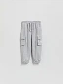 Spodenki dla niemowląt - Reserved - Bawełniane joggery cargo - jasnoszary - miniaturka - grafika 1