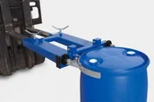 Wózki magazynowe - Uchwyt beczek zakładany na wózek widłowy, stal lakierowana, na 1 beczkę 200 L 72281661 - miniaturka - grafika 1