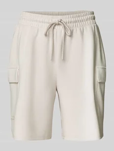 Szorty z dzianiny dresowej o kroju relaxed fit z kieszeniami cargo - Spodenki damskie - miniaturka - grafika 1