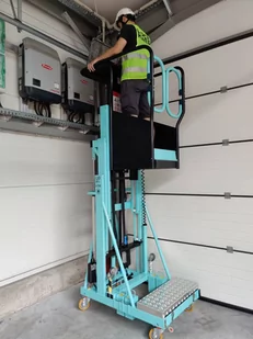 Podnośnik osobowy (udźwig: 140 kg, wymiary platformy: 48x69 cm, maks. wysokość robocza: 482 cm) 00081565 - Wózki magazynowe - miniaturka - grafika 17