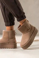 Śniegowce damskie - Ciemnobeżowe śniegowce mukluki damskie na bieżnikowanej platformie Casu 1941 - miniaturka - grafika 1