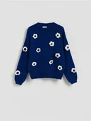 Swetry damskie - Reserved - Sweter z kwiatową aplikacją - granatowy - miniaturka - grafika 1