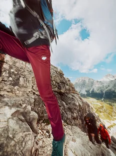 4F Spodnie softshellowe membrana 8000 damskie - czerwone L - Spodnie sportowe damskie 4F Spodnie softshellowe membrana 8000 damskie - czerwone L - Spodnie sportowe damskie - miniaturka - grafika 1