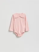 Body dla niemowląt - Reserved - Prążkowane body z aplikacją - pastelowy róż - miniaturka - grafika 1