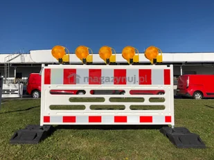 Barierka drogowa z tworzywa sztucznego TOROS U-20 (wym. 2100 x 1070 mm) - Wyposażenie miejsc publicznych - miniaturka - grafika 3