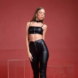 Top damski LABELLAMAFIA CROPPED NONSTOP - Bielizna sportowa damska - miniaturka - grafika 3