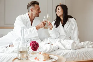 Pobyt we dwoje pakiet premium w Hotelu Galaxy w Krakowie - Czasopisma - miniaturka - grafika 1