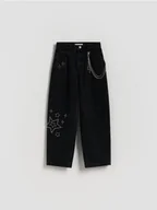 Spodnie i spodenki dla dziewczynek - Reserved - Jeansy skater z łańcuszkiem - czarny - miniaturka - grafika 1