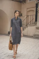 Sukienki - Lniana sukienka szmizjerka grafitowa - miniaturka - grafika 1