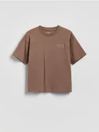 Koszulki dla chłopców - Reserved - Bawełniany t-shirt - ciemnobrązowy - miniaturka - grafika 1