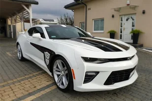 Jazda Chevroletem Camaro ulicami miasta Będzin - Czasopisma - miniaturka - grafika 1