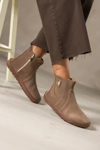 Ciemnobeżowe botki barefoot skórzane damskie szerokie na elastycznej płaskiej podeszwie złota ozdoba guma w cholewce PRODUKT POLSKI Casu 69925 - Botki damskie - miniaturka - grafika 1