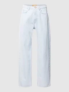 Spodnie męskie - Jeansy z 5 kieszeniami - grafika 1