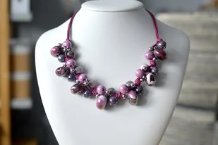 NASZYJNIK FEBOO BERRIES grafit róż bakłażan lila - Naszyjniki - miniaturka - grafika 1