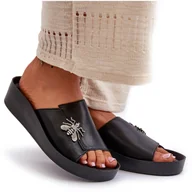 Klapki i japonki damskie - Eleganckie Klapki Damskie Z Ozdobą Skóra Naturalna S.Barski KV27-015 Czarne - miniaturka - grafika 1