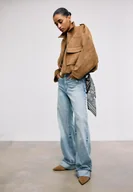 Kurtki damskie - Stradivarius Kurtka balonowa ze sztucznego zamszu Kamień XS - miniaturka - grafika 1