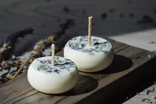 PŁYWAJACA ŚWIECZKA SOJOWA, Manufaktura Lawendy - Świece - miniaturka - grafika 1