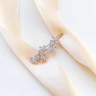 Spinka do włosów srebrna z kwiatuszkami cyrkonie delikatna subtelna ozdoba - Ozdoby do włosów - miniaturka - grafika 1