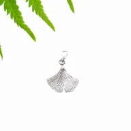 Naszyjniki - Zawieszka srebrna - Mini miłorząb biały - miniaturka - grafika 1
