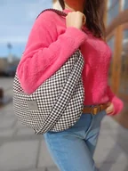 Torebki damskie - Mała torba worek z plecionki z wzorem pepitki - miniaturka - grafika 1