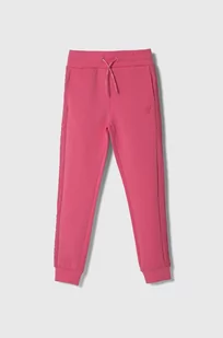 Guess spodnie dresowe dziecięce kolor różowy gładkie - Spodnie i spodenki dla dziewczynek - miniaturka - grafika 1