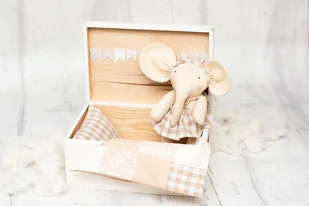 Słonik w dużej skrzyneczce PREZENT domek - Maskotki i pluszaki - miniaturka - grafika 1
