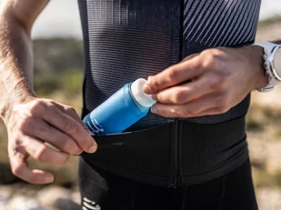 COMPRESSPORT Koszulka kompresyjna do biegania TRAIL POSTURAL TANK TOP 2020 niebieska - Koszulki sportowe męskie - miniaturka - grafika 4