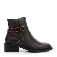 Półbuty męskie - Damskie sztyblety skórzane z ozdobnym łańcuszkiem brązowe - miniaturka - grafika 1